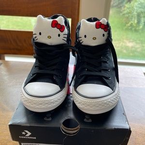 CONVERSE Hello Kitty x Chuck Taylor